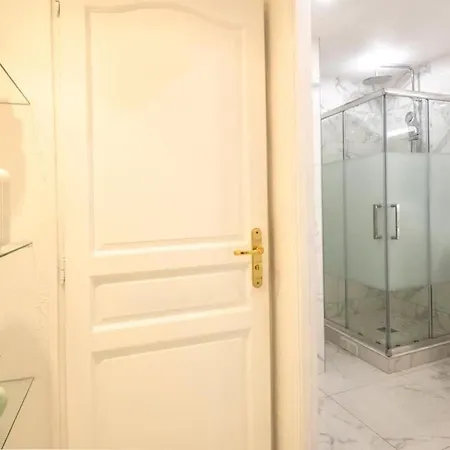 Le Palais Madrid Apartmán *